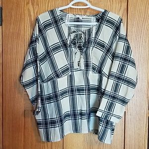 Comfy and casual! Black and tan tie top!